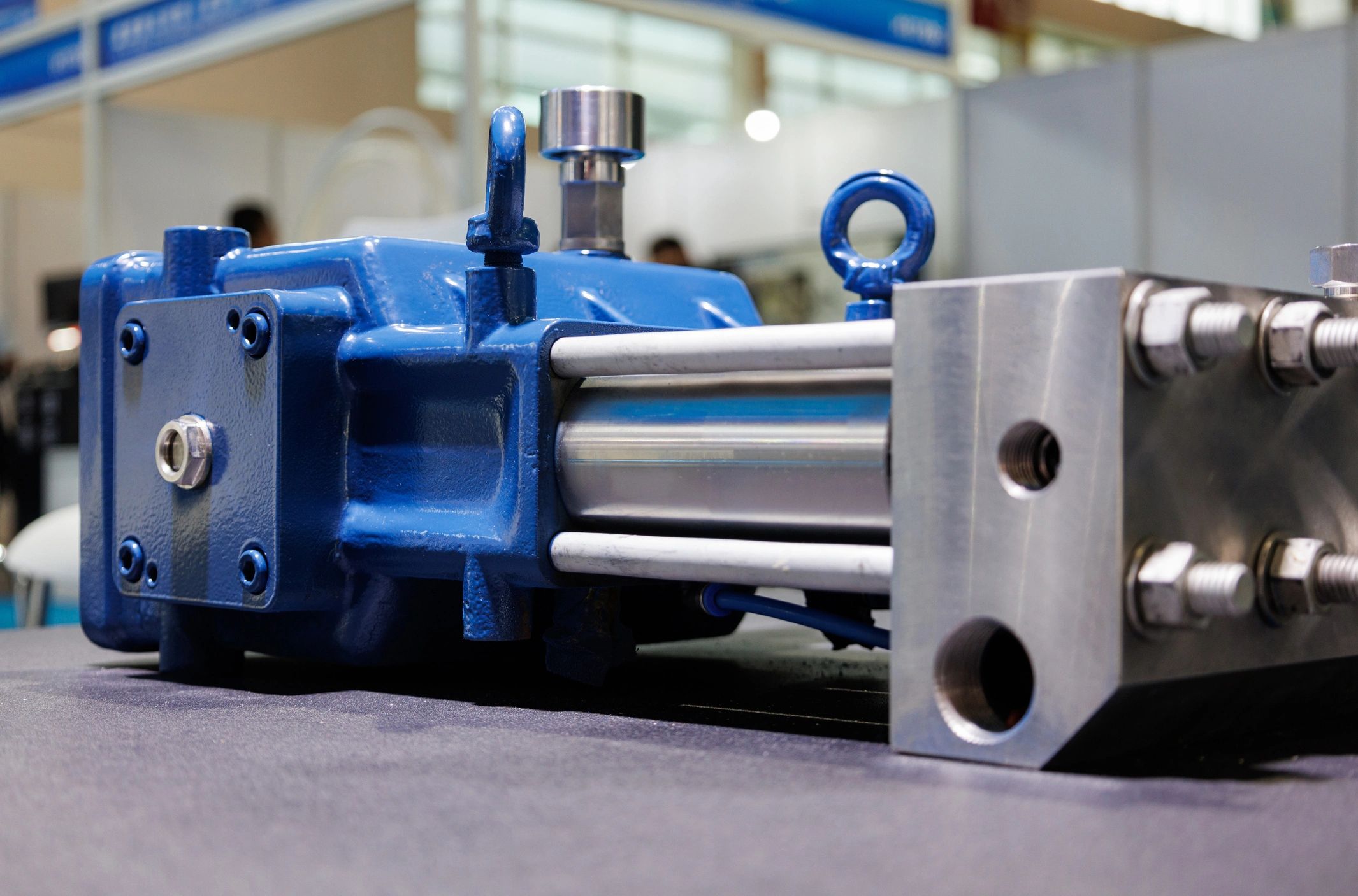 High pressure plunger pump
